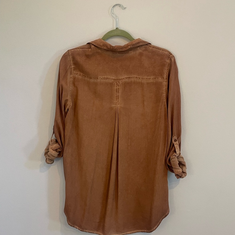 Lightweight Button down - Picture 4 of 4